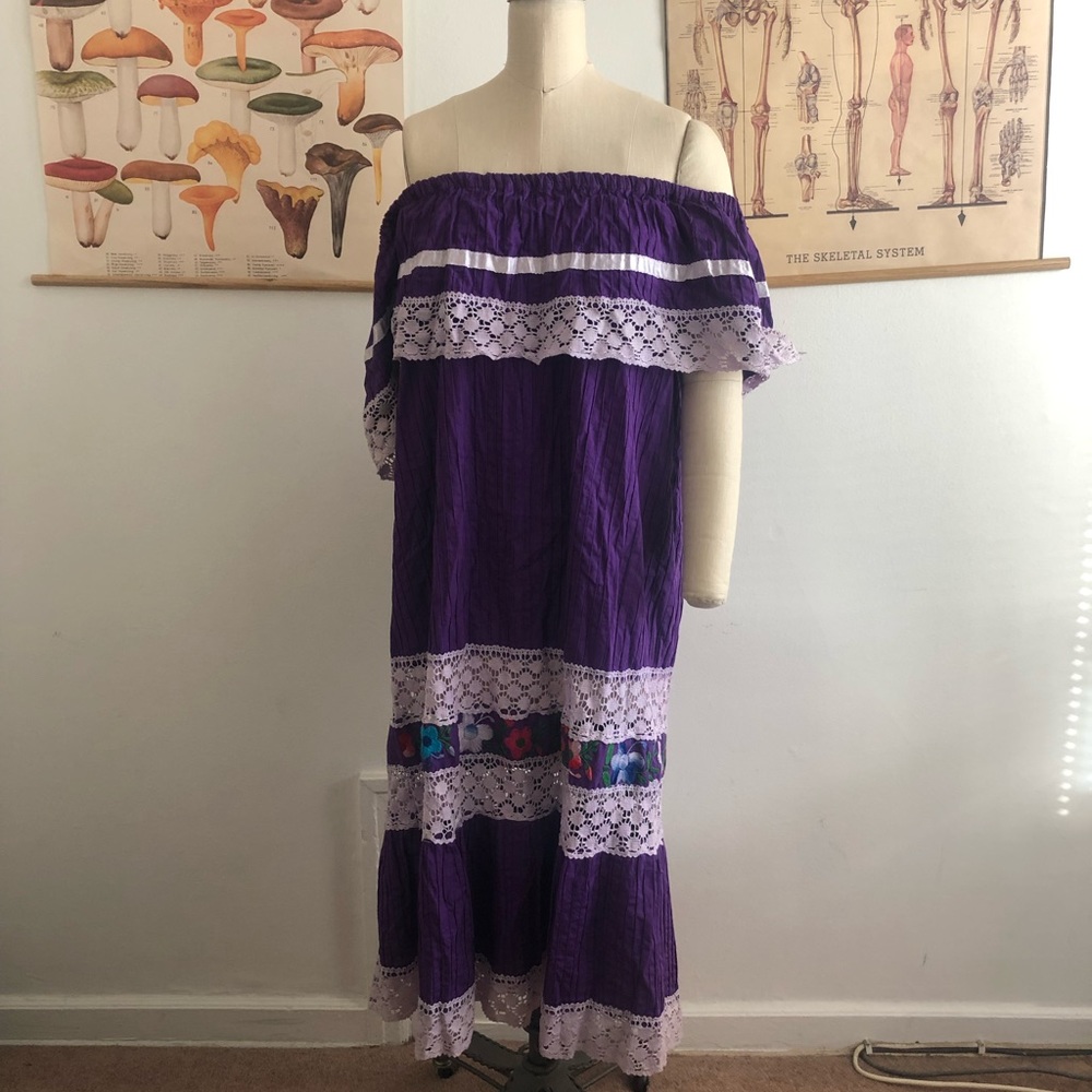 Vintage embroidered Mexican Off-shoulder dress